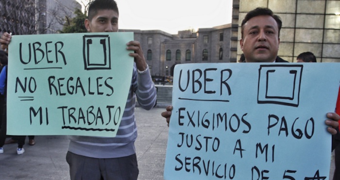Conductores de Uber protestando en México