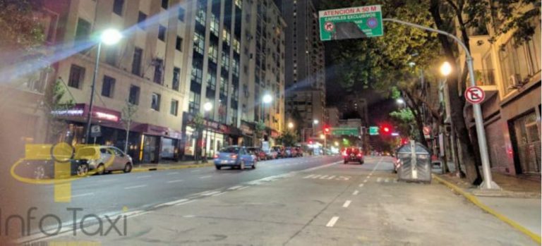 Carril exclusivo para taxis y colectivos en avenida Córdoba Buenos Aires