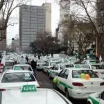 Taxistas platenses se manifestaron masivamente en la intendencia y Garro prometió controles