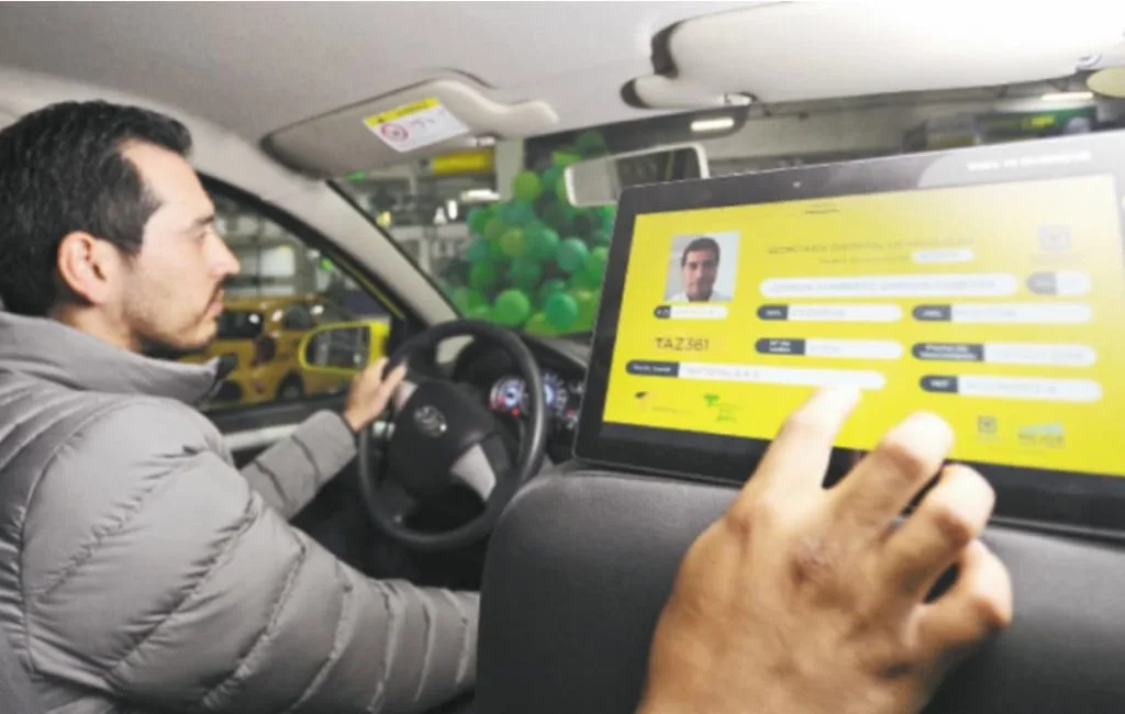Taxi porteño con tablet como reloj taxímetro sistema SGIT