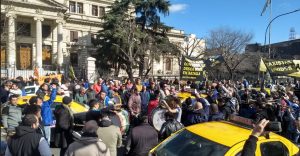 Taxistas de Capital apoyando a los compañeros de La Plata en agosto de 2018