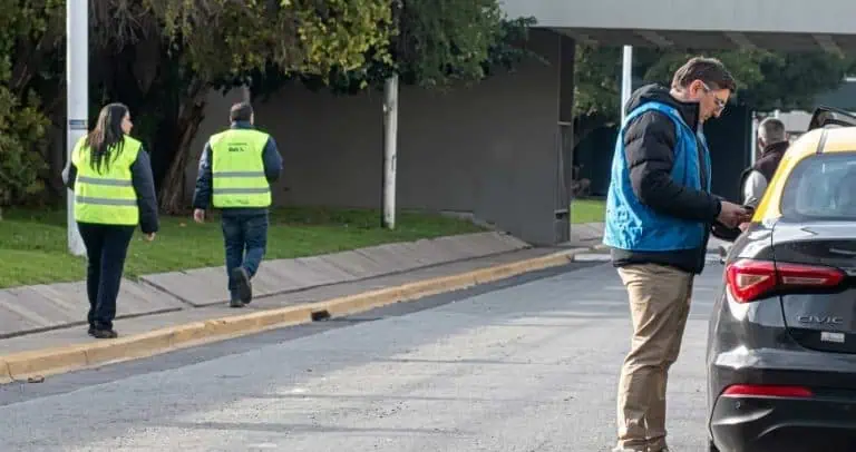 Licitan la renovación del sistema que fiscaliza taxis en la Ciudad