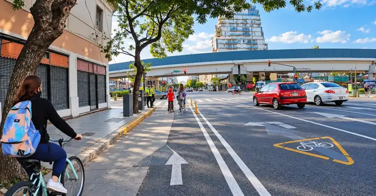 Legisladores de La Libertad Avanza proponen eliminar la ciclovía de la avenida Córdoba